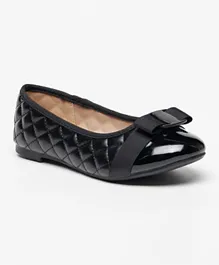 فلورا بيلا من شو اكسبرس - حذاء باليرينا بمقدمة دائرية ومزين بفيونكة - أسود
