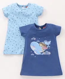 بيبي هاغ - طقم ملابس نوم بنصف كم وطبعة نجوم وحوت  مكون من قطعتين - أزرق