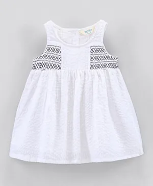 بونفينو - فستان مخطط بدون أكمام  - لون أبيض