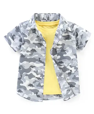 بيبي هاغ قميص بطبعة كامو مع تيشيرت بأكمام قصيرة وياقة عادية من القطن 100% - رمادي وأصفر