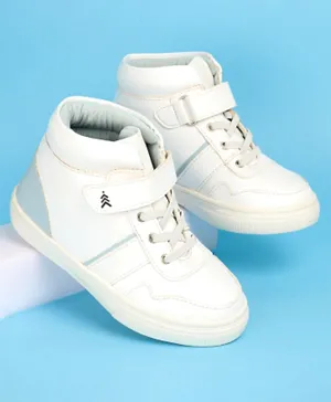 باين كيدز - حذاء كاجوال بإغلاق فليكرو - أبيض