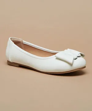 ليتل ميسي - حذاء باليرينا مزين بفيونكة - أبيض