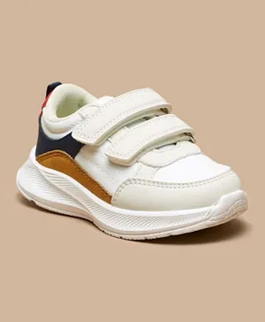 بيرفيت - حذاء رياضي مزود بخطاف وحلقة للإغلاق - متعدد الألوان
