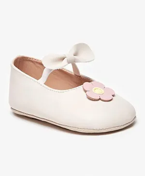 بيرفيت - حذاء ماري جين للرضع سادة مزين بزهرة وفيونكة - زهري