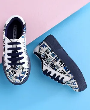 باين كيدز - حذاء كاجوال بطبعة نص  - لون أزرق