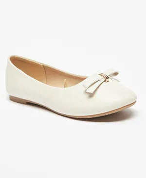 Flora Bella By Shoexpress - Slip-On Round Toe Ballerina Shoes With Bow Accent - Cream