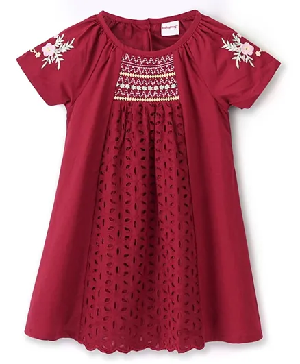 بيبي هاغ فستان شيفلي بأكمام قصيرة من القطن البوبلين 100% مع تطريز بنقوش الأزهار - أحمر
