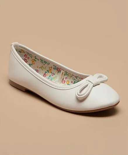 Flora Bella By Shoexpress - Solid Slip-On Ballerina Shoes With Bow Accent - White