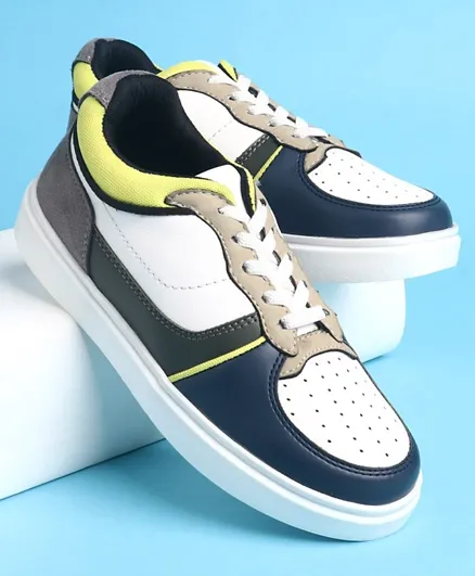 باين كيدز - حذاء كاجوال سهل الارتداء  - أبيض