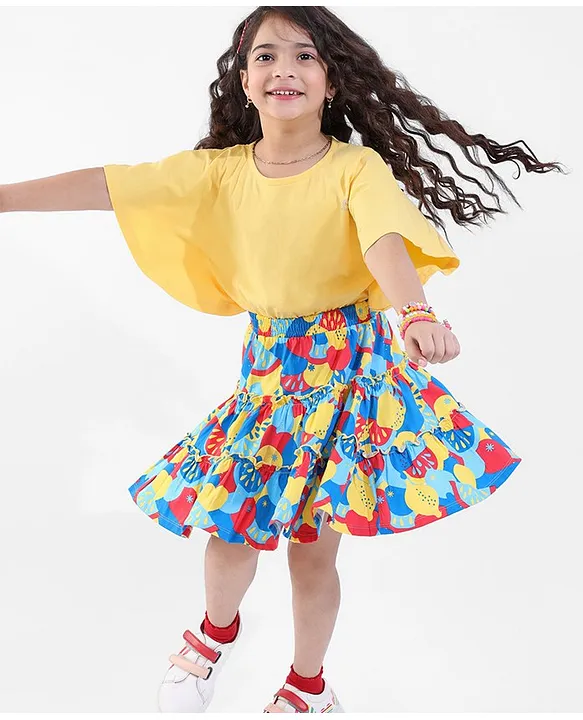 Girl in the clearance yellow skirt print